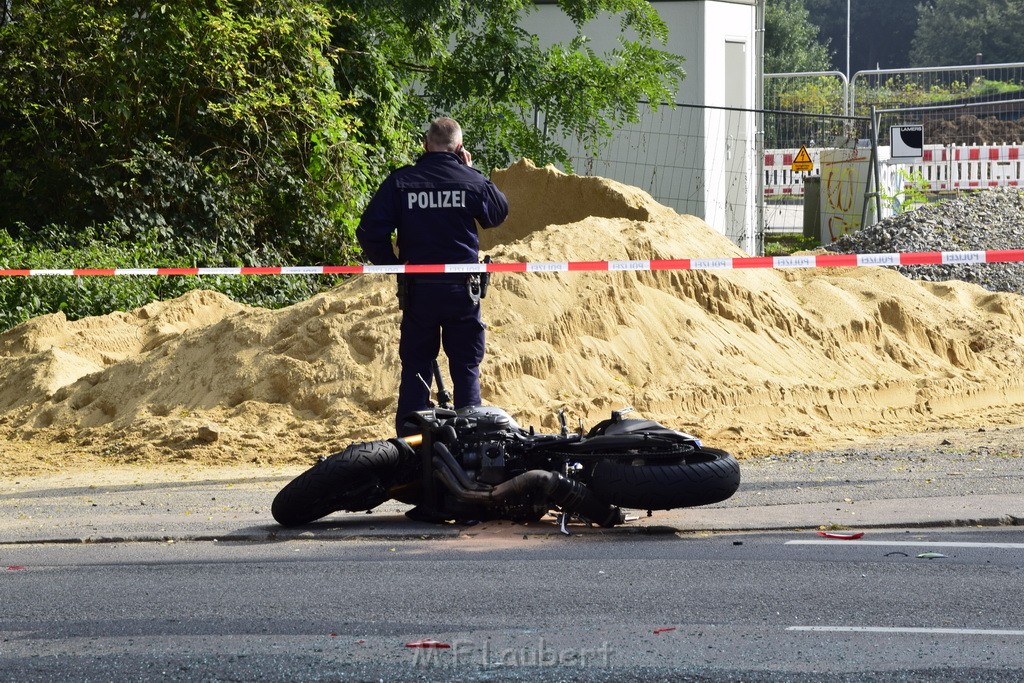 Schwerer Krad PKW Unfall Koeln Muelheim Am Springborn Cottbuserstr P040.JPG - Miklos Laubert